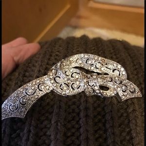 Beautiful silver tone & rhinestone brooch!
